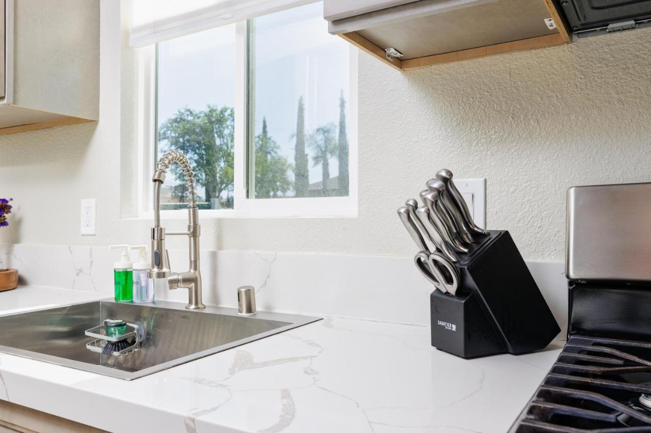 Cozy And Quiet Front House Villa Fontana Bagian luar foto
